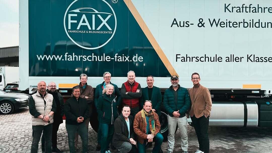 Bild vor LKW